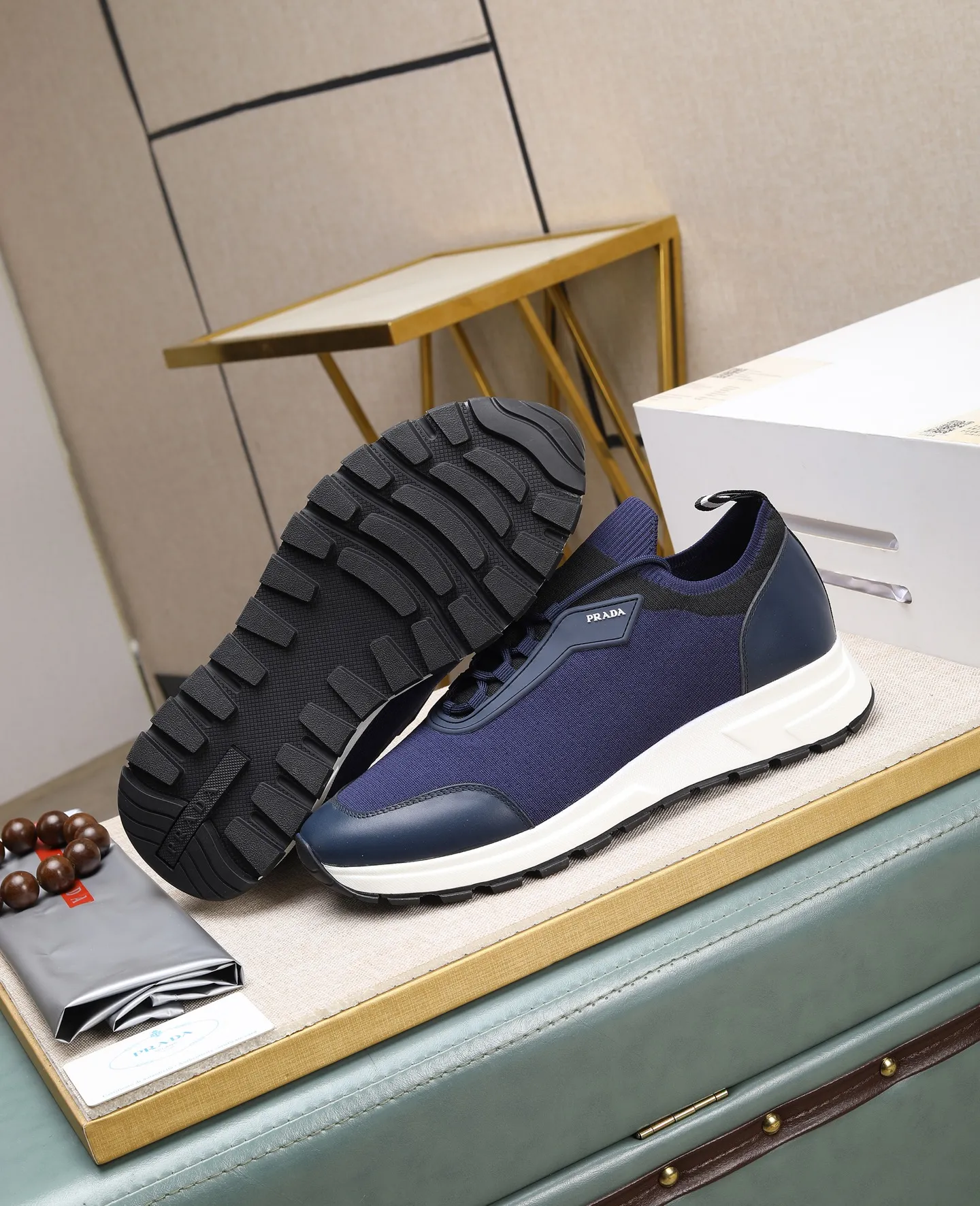 Men's clothing and shoes 💰500 👑👑The latest model of high-quality PRADA men's shoes on the Hong Kong purchasing agency official website has been launched in 1:1 copy, synchronized with Hong Kong counters, and on the same catwalk; all made of breathable fly weave ➕Imported breathable fabrics with cowhide lining, 🍡🍡The original 1:1 non-slip and wear-resistant; comfortable on the feet, attractive style, fine workmanship, and simple and neat shoe trees, showing the courage and toughness of men, 👍 Code number 38 to 45